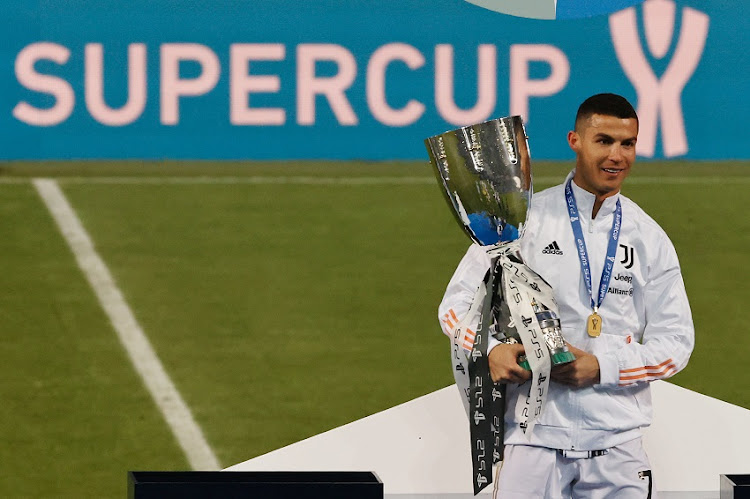 ronaldo juventus trophy 0015