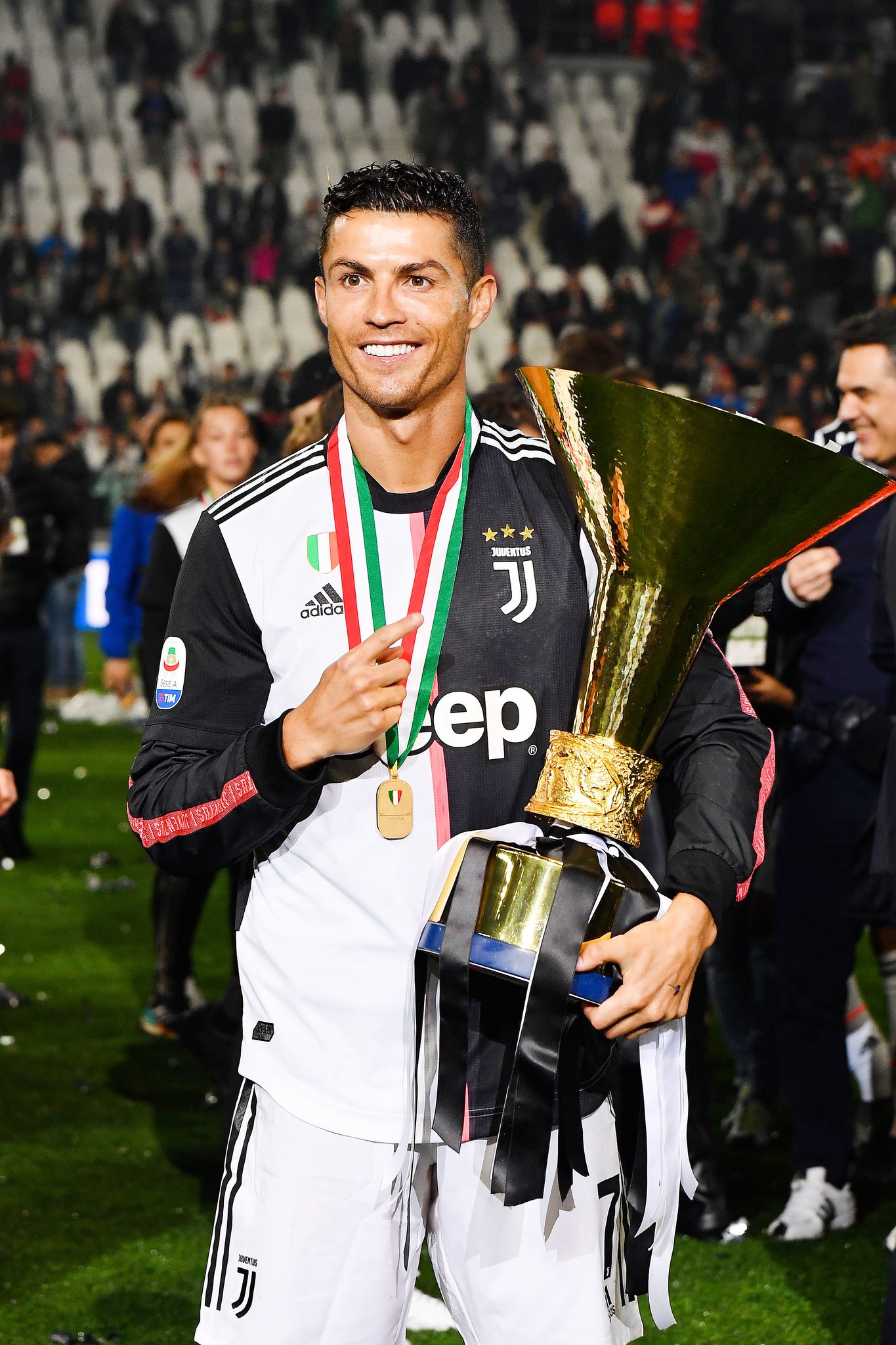 ronaldo juventus trophy 0016