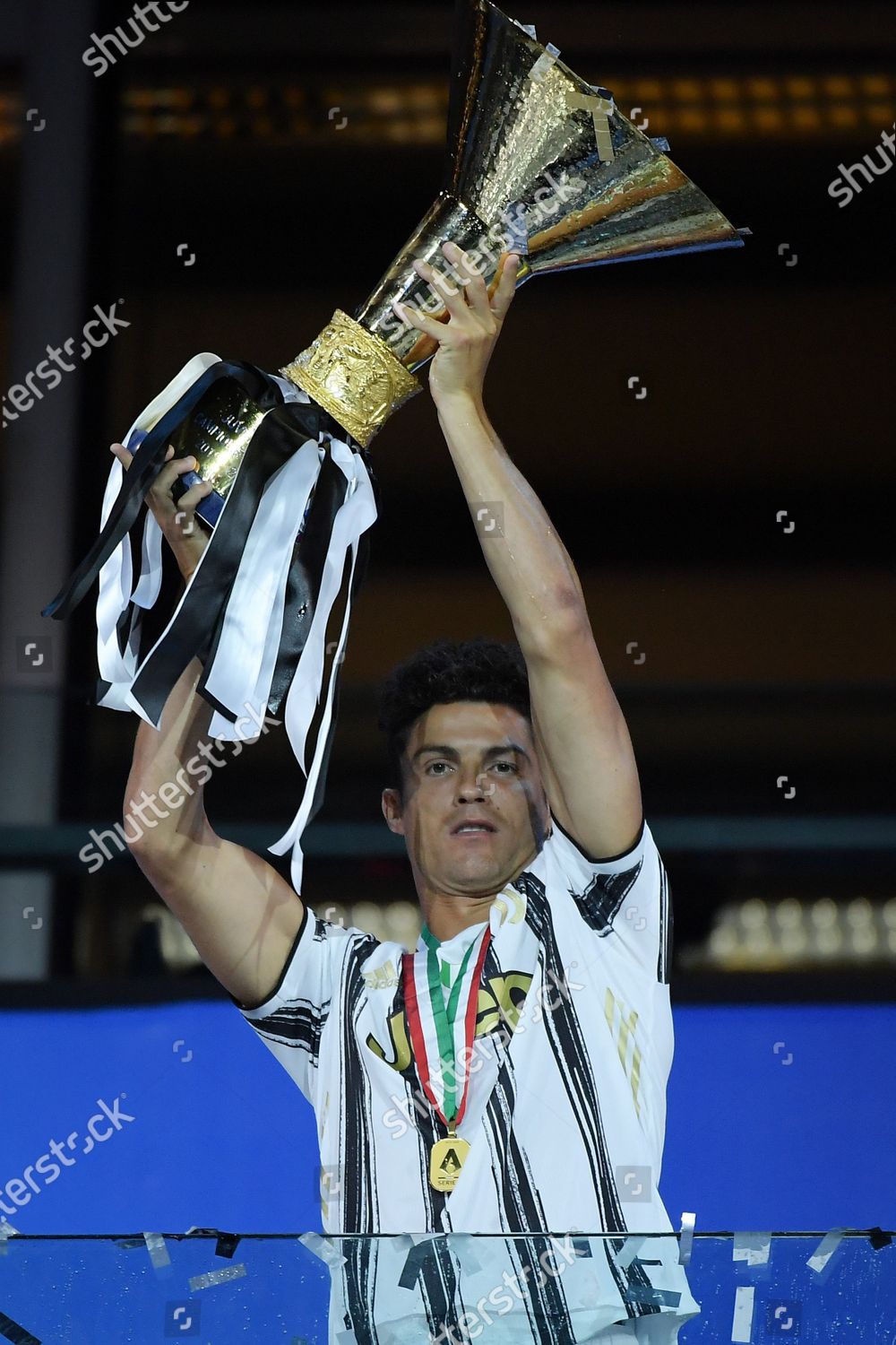 ronaldo juventus trophy 0017
