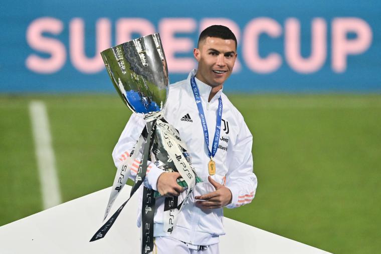 ronaldo juventus trophy 0023