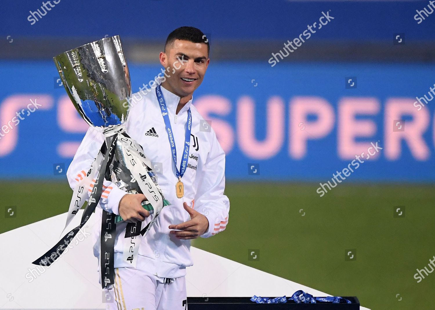 ronaldo juventus trophy 0025