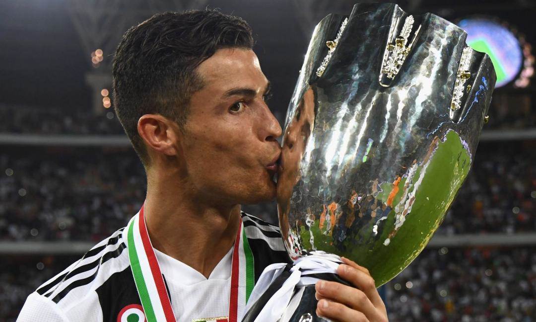 ronaldo juventus trophy 0029