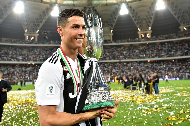 ronaldo juventus trophy 0034