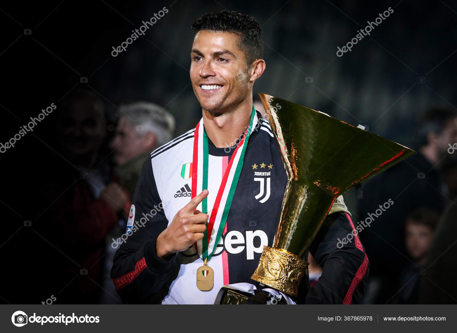 ronaldo juventus trophy 0035