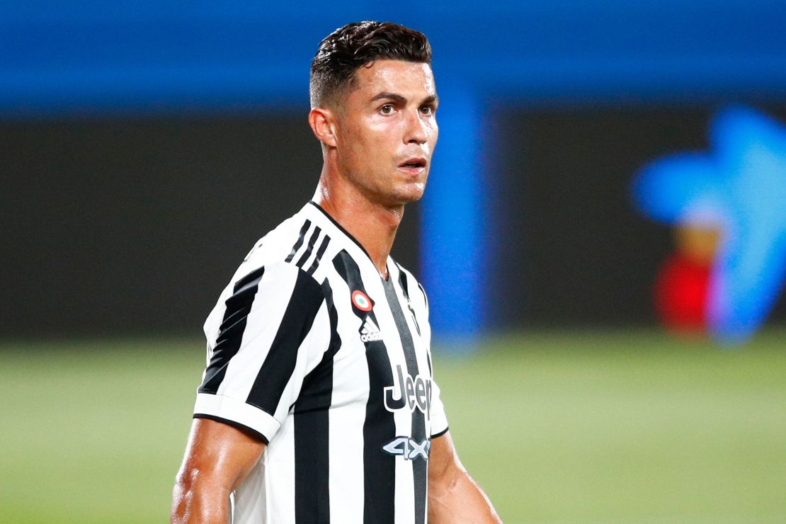 ronaldo juventus trophy 0036
