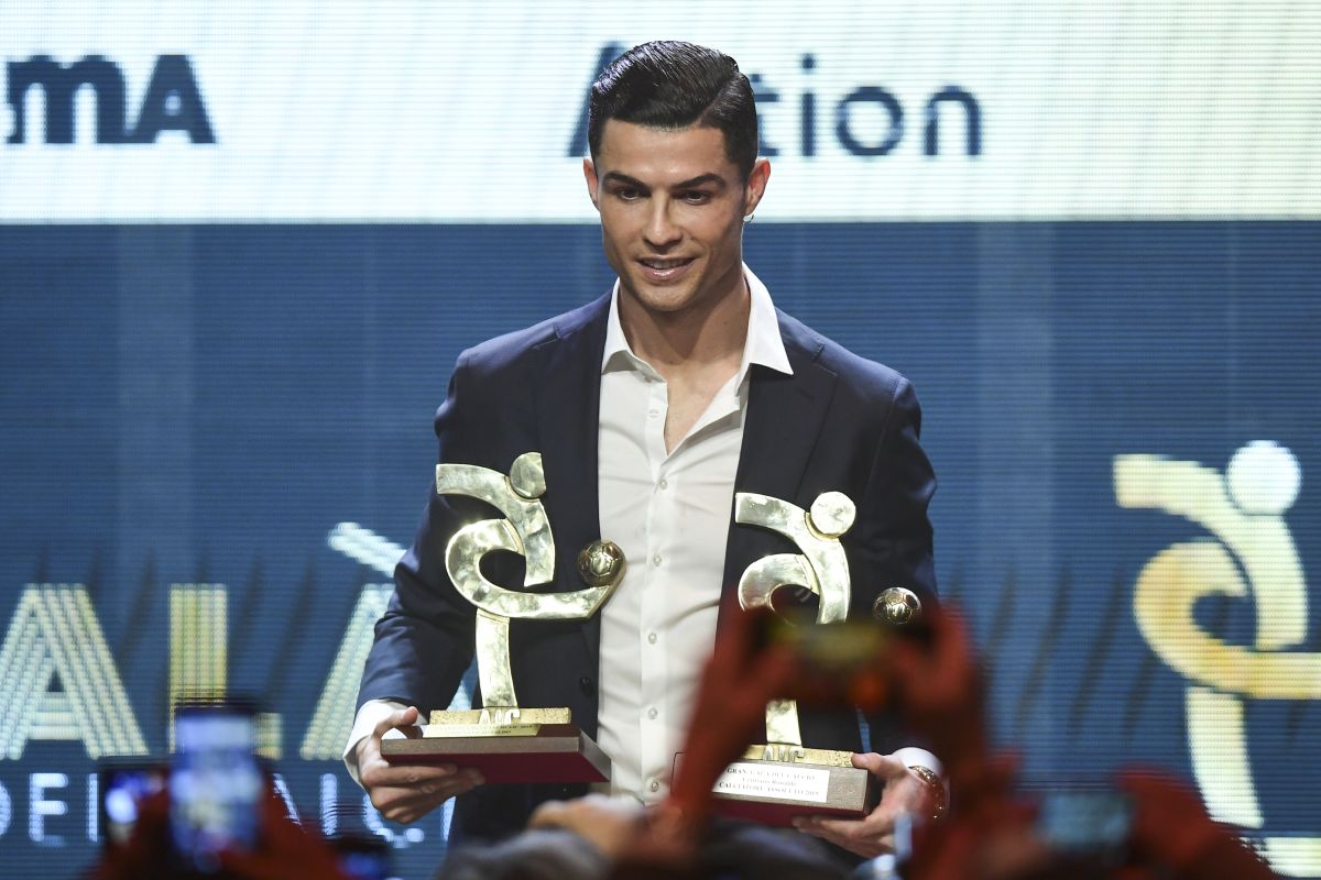 ronaldo juventus trophy 0039