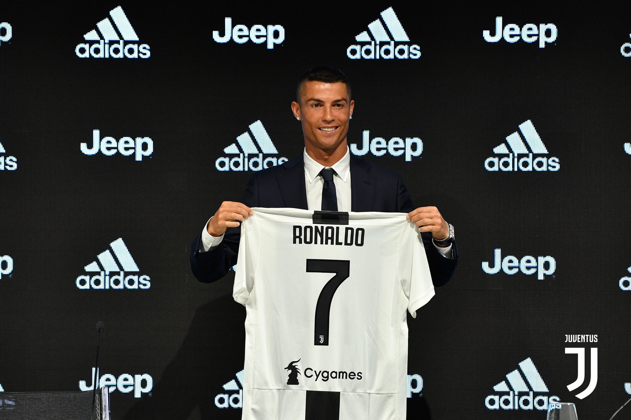 ronaldo juventus trophy 0045