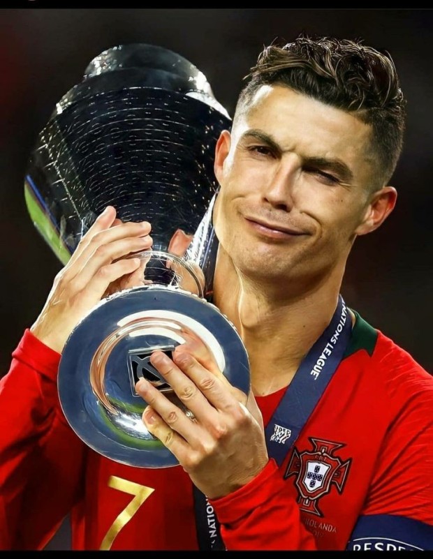 ronaldo lifting world cup 0010