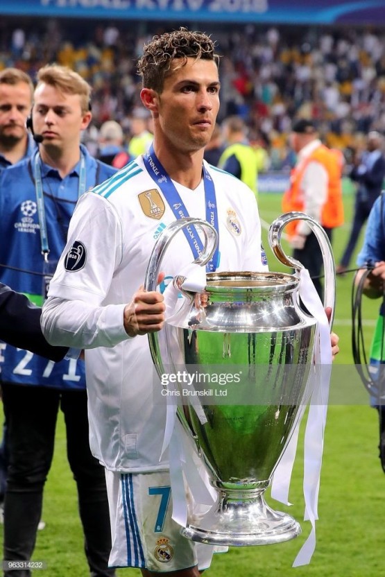 ronaldo lifting world cup 0012