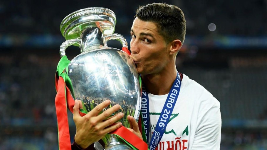 ronaldo lifting world cup 0041