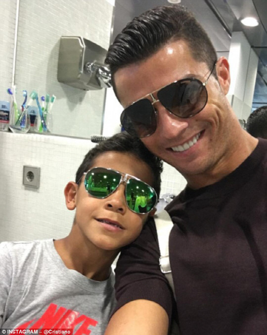 a picture of cristiano ronaldo 0042