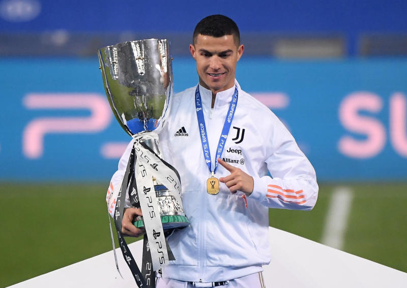 ronaldo serie a trophy 0012