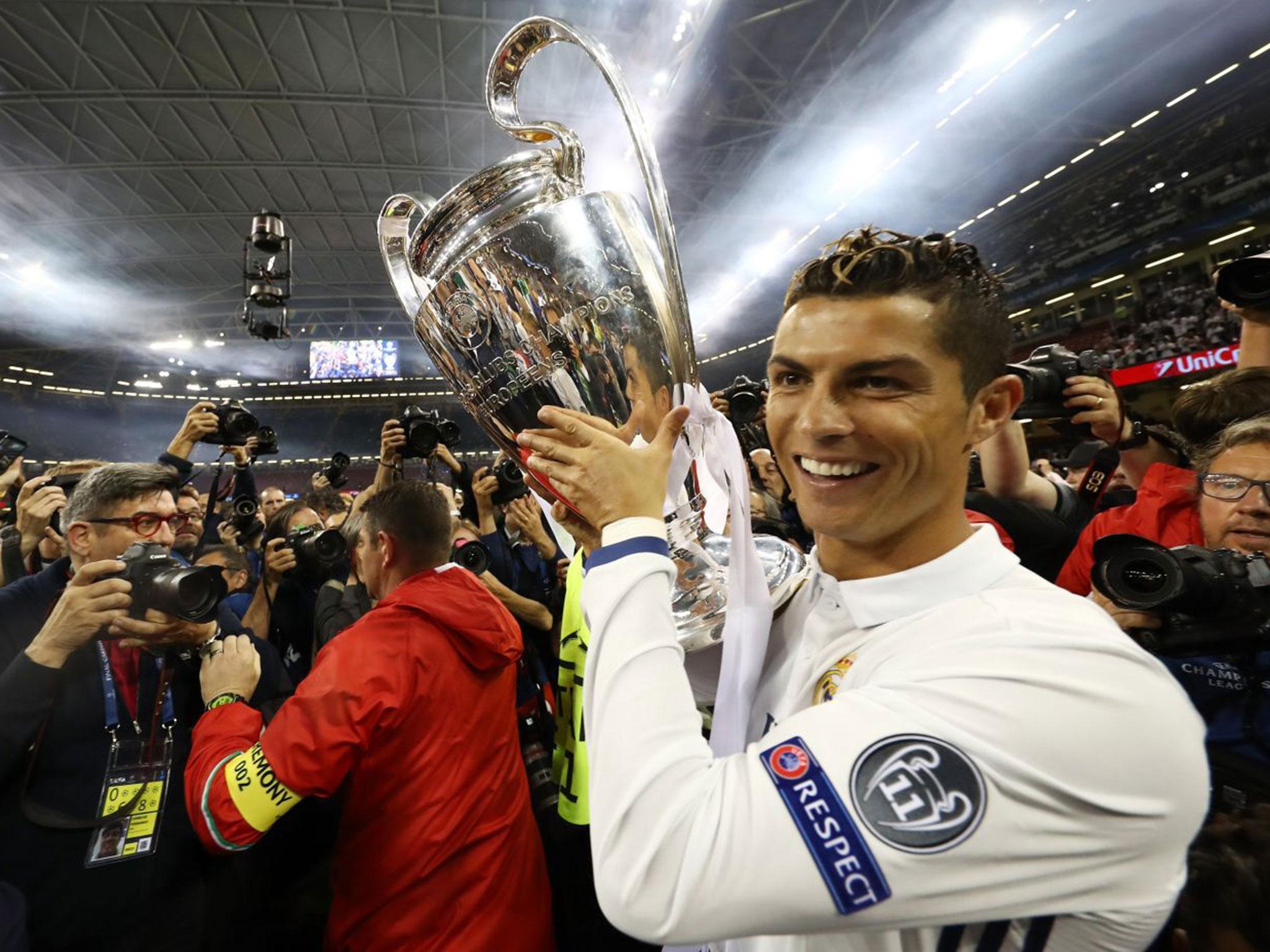 ronaldo with champions league trophy 0009