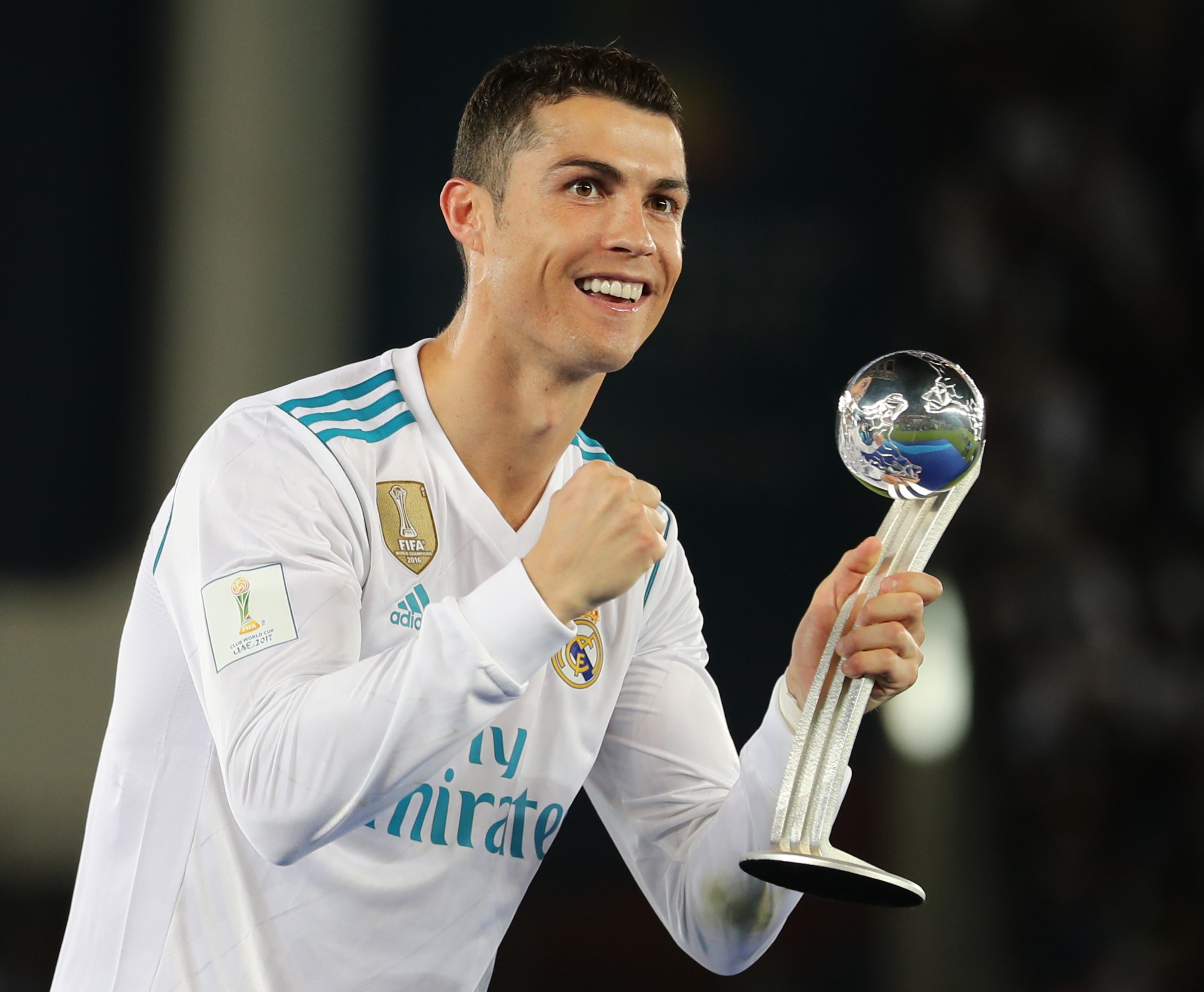 ronaldo with champions league trophy 0011