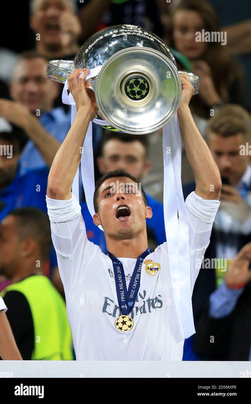 ronaldo with champions league trophy 0013