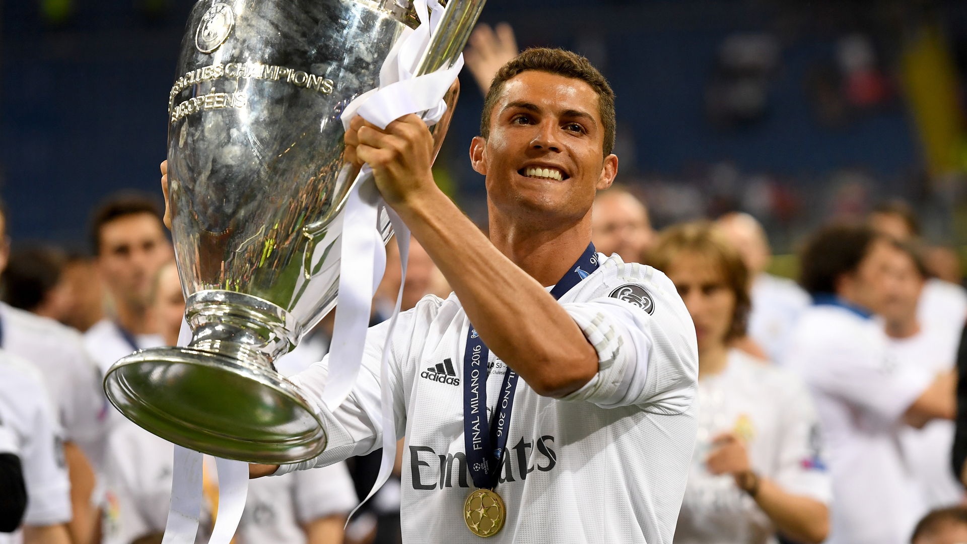ronaldo with champions league trophy 0014