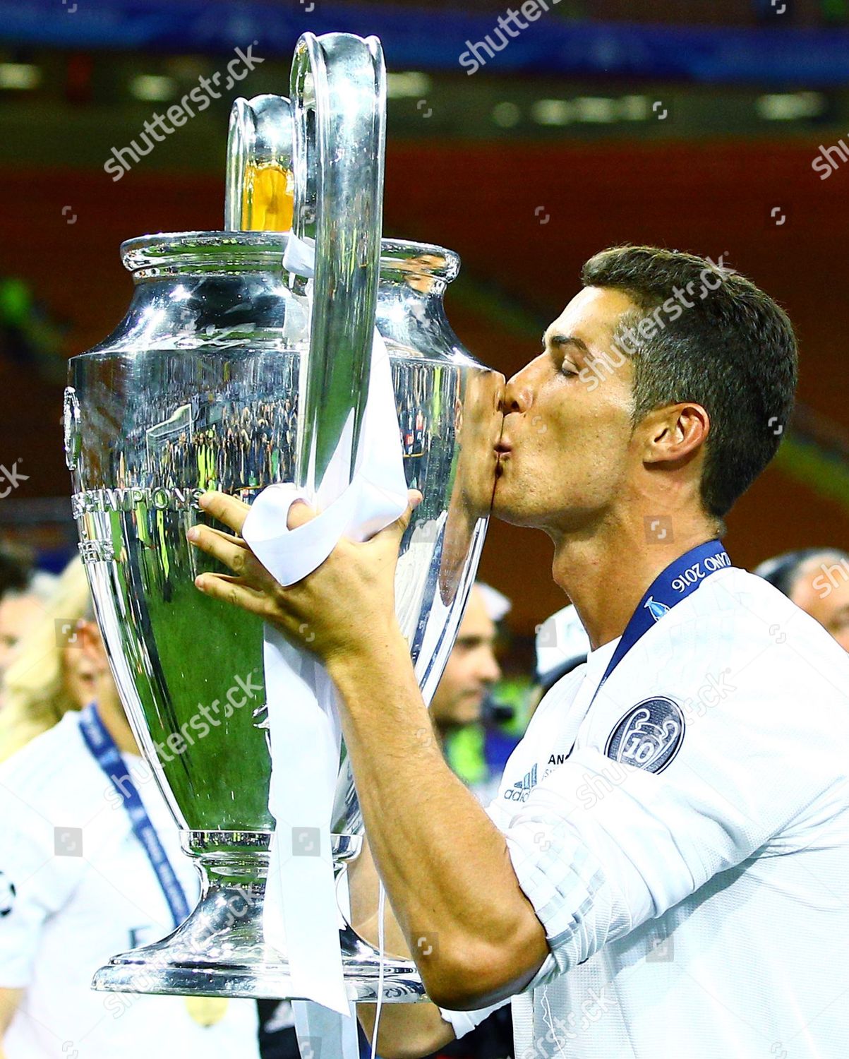 ronaldo with champions league trophy 0015