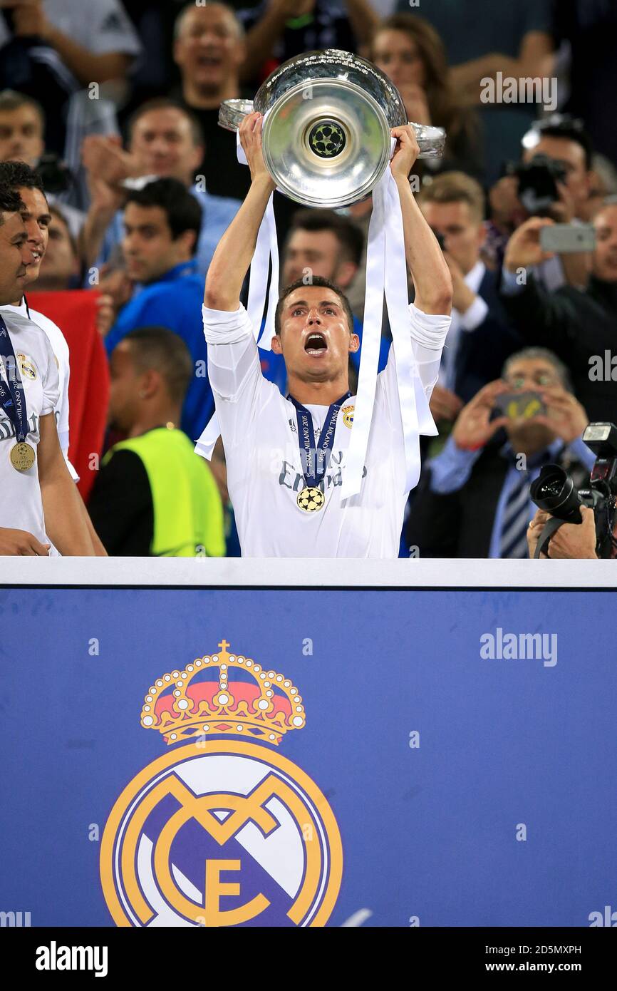 ronaldo with champions league trophy 0018
