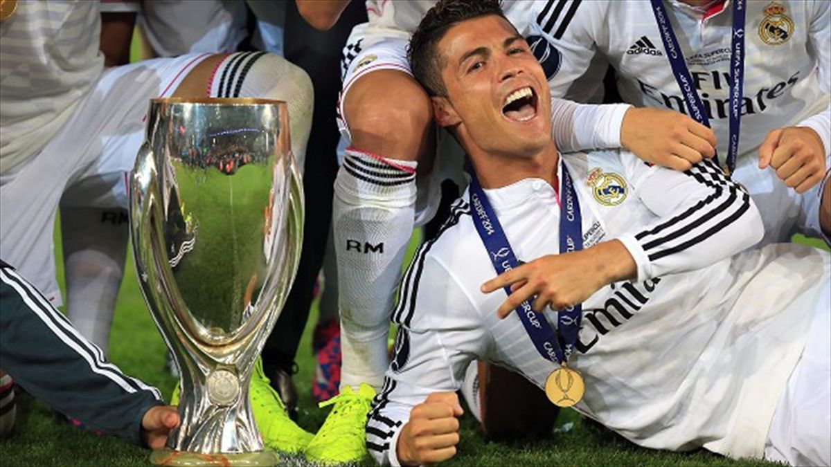 ronaldo with champions league trophy 0019