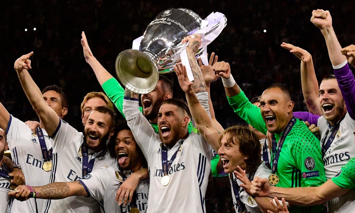 ronaldo with champions league trophy 0020