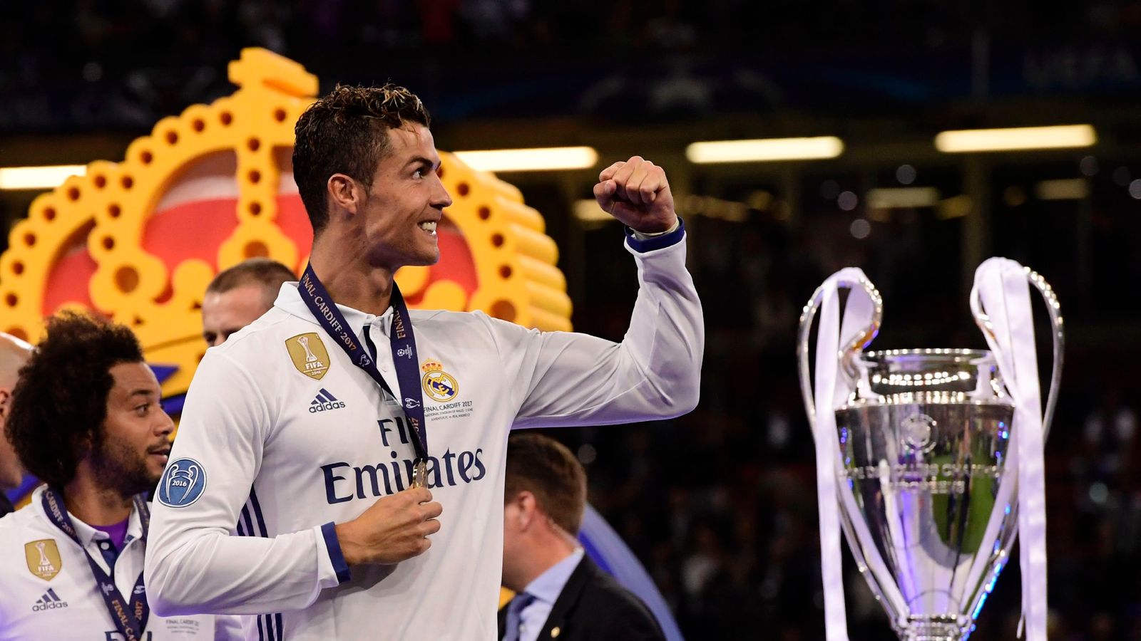 ronaldo with champions league trophy 0021