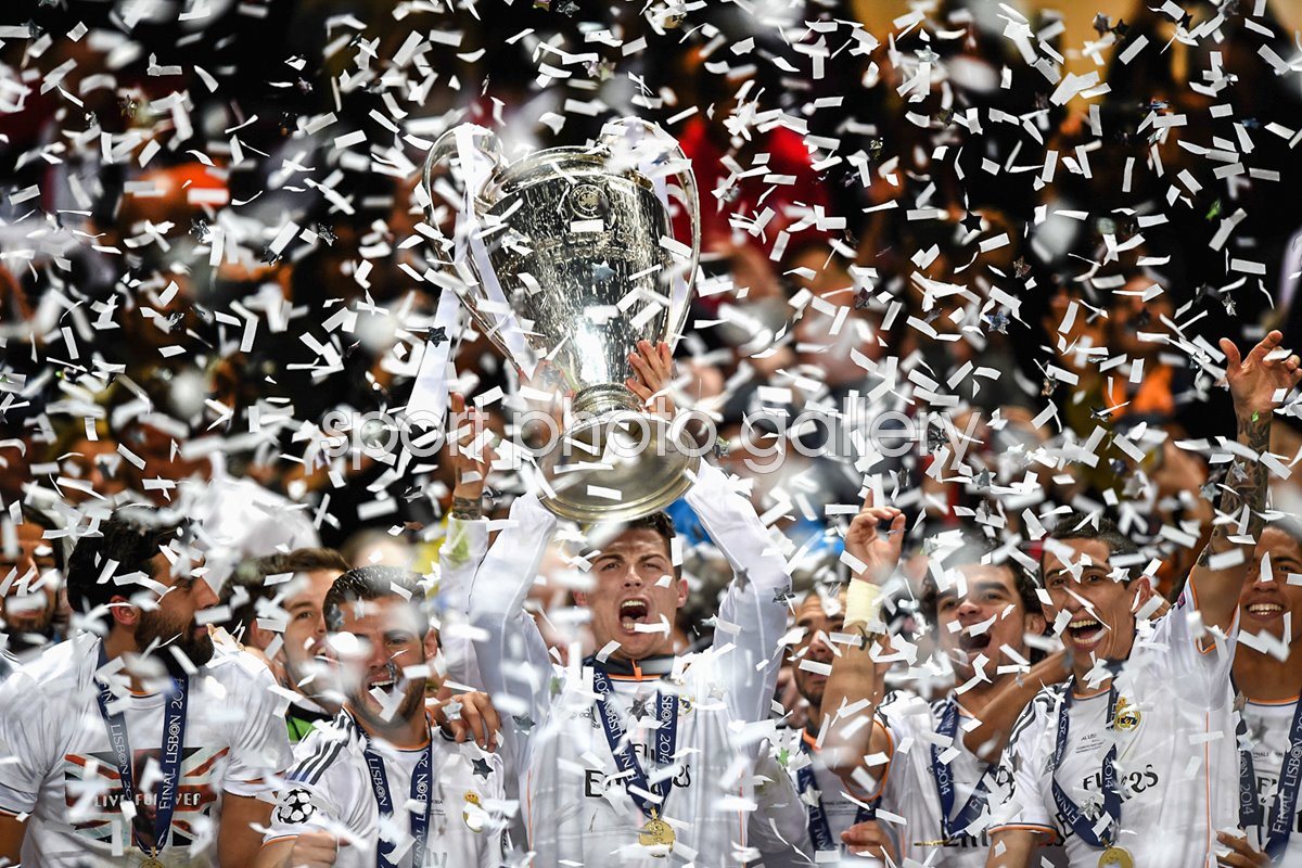 ronaldo with champions league trophy 0041