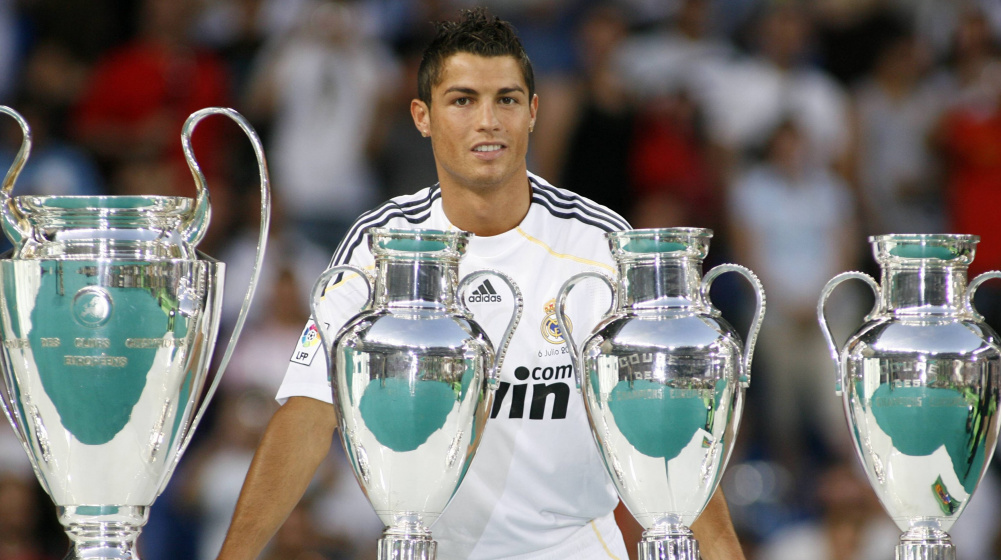 ronaldo with champions league trophy 0047