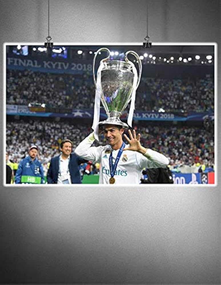 ronaldo with champions league trophy 0048
