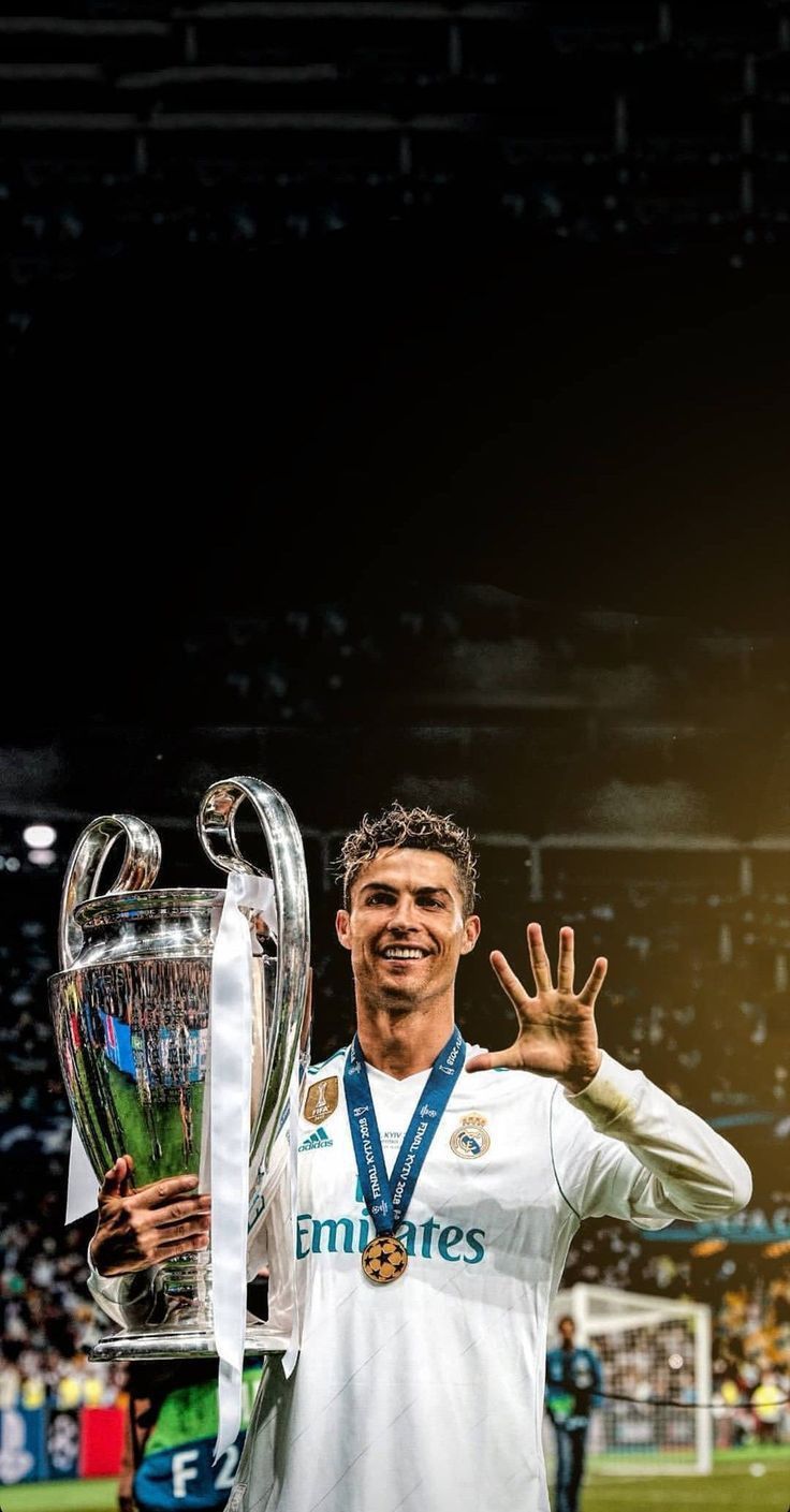 ronaldo with champions league trophy 0050