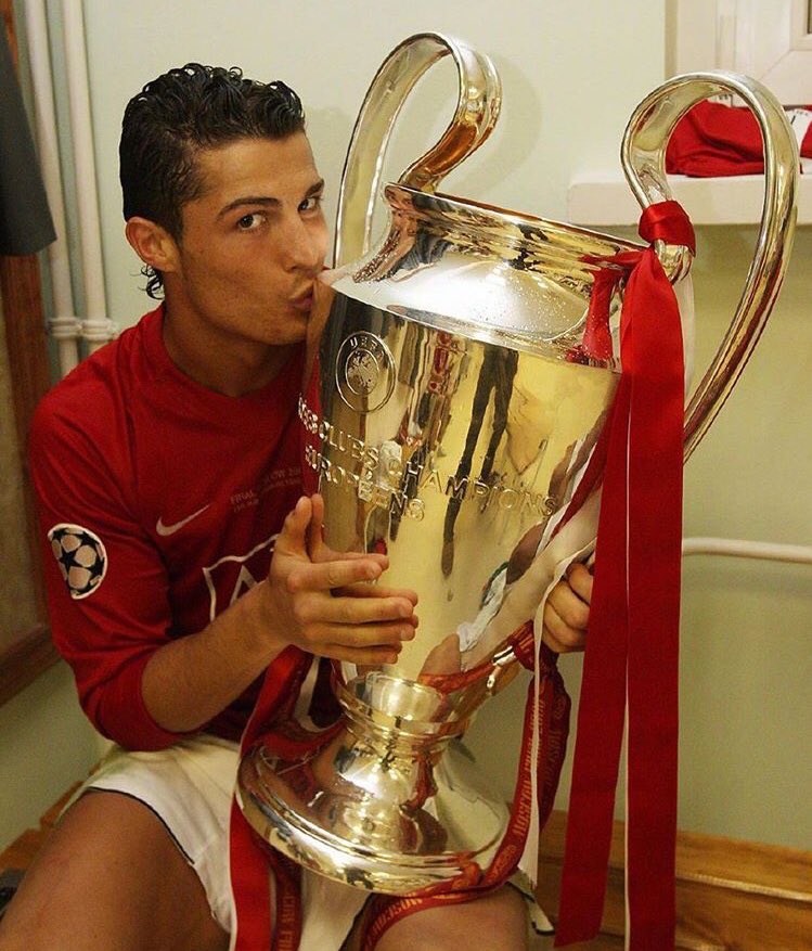 ronaldo with champions league trophy 0052