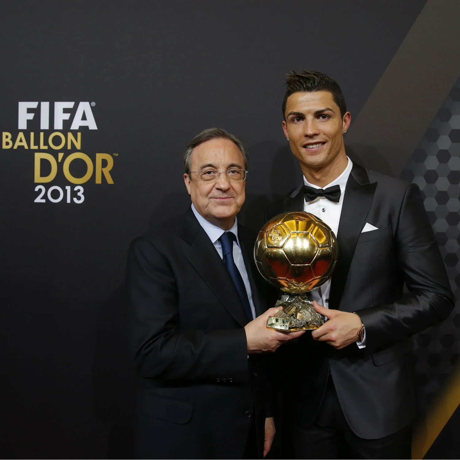 ronaldo with champions league trophy 0065