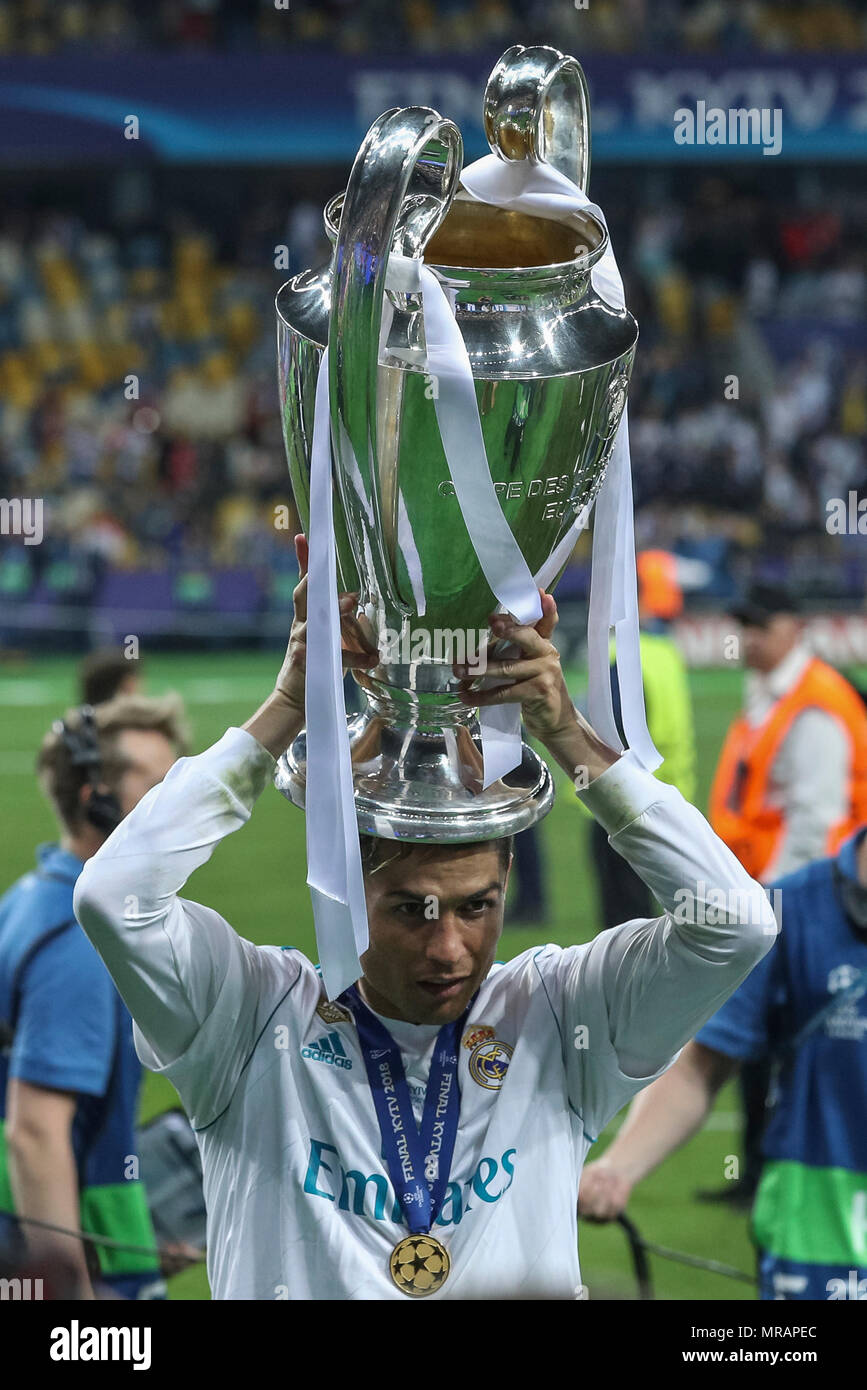 ronaldo with champions league trophy 0066