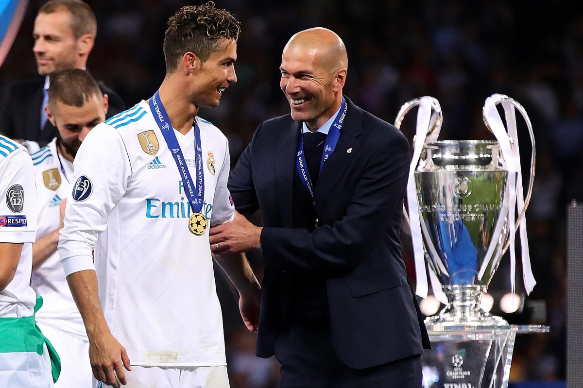 ronaldo with champions league trophy 0069