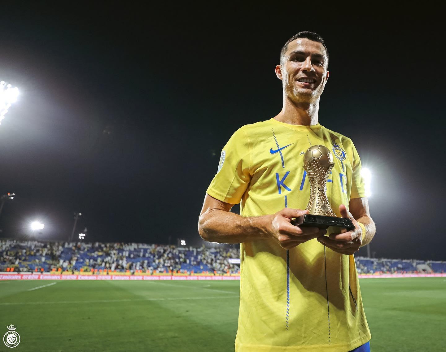 ronaldo with champions league trophy 0074
