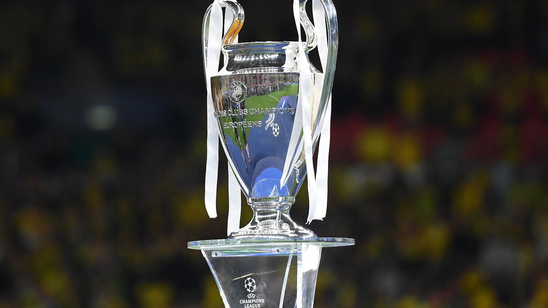 ronaldo with champions league trophy 0077