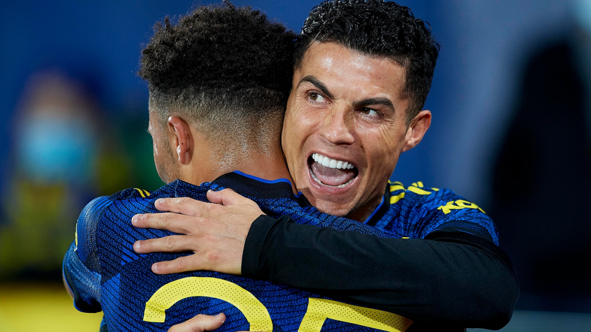 ronaldo with champions league trophy 0078