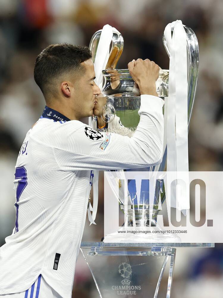 ronaldo with champions league trophy 0087