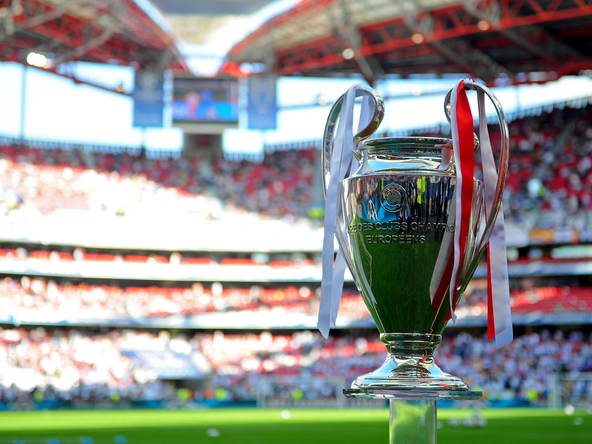 ronaldo with champions league trophy 0088