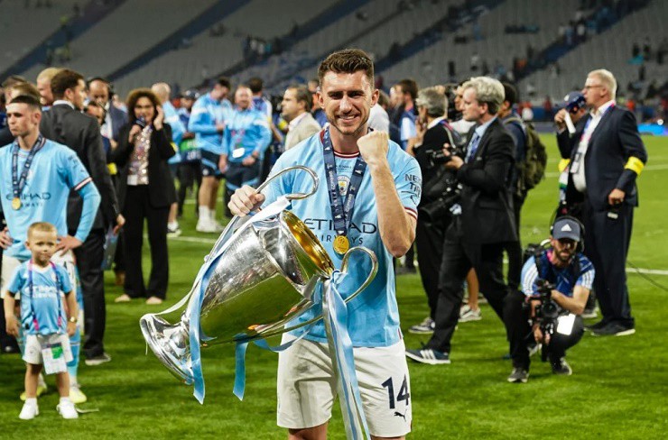 ronaldo with champions league trophy 0090