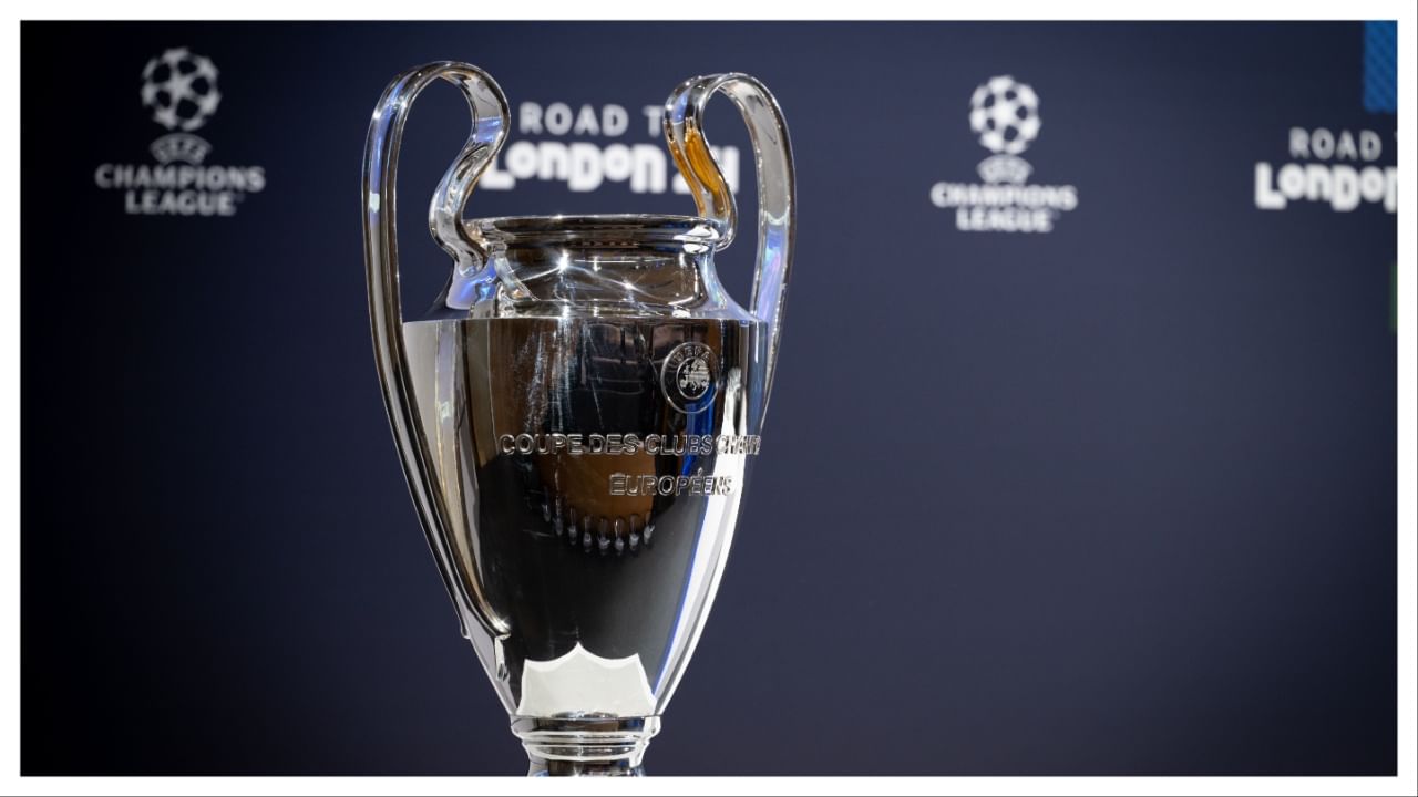 ronaldo with champions league trophy 0092