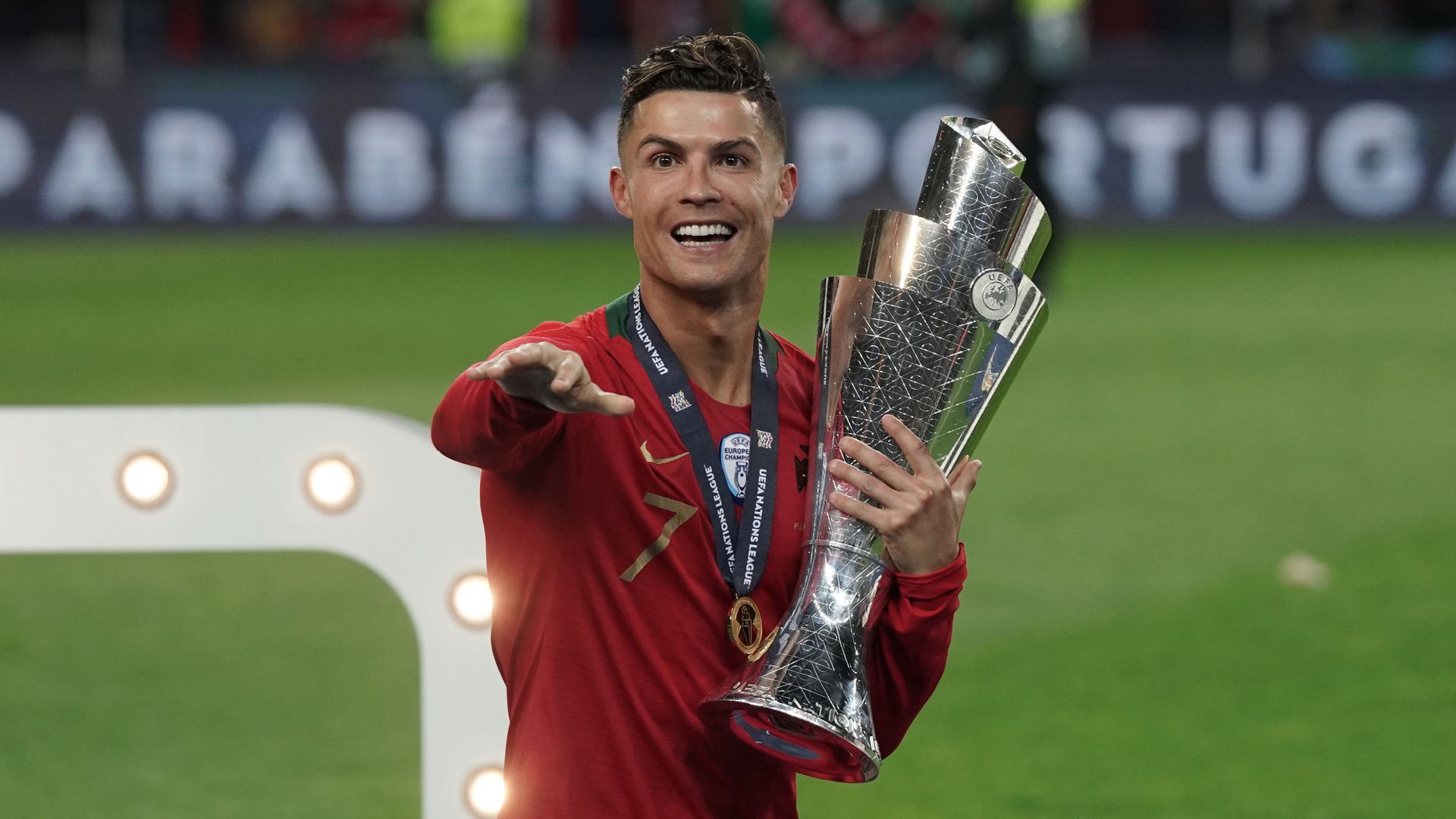 ronaldo world cup trophy 0012
