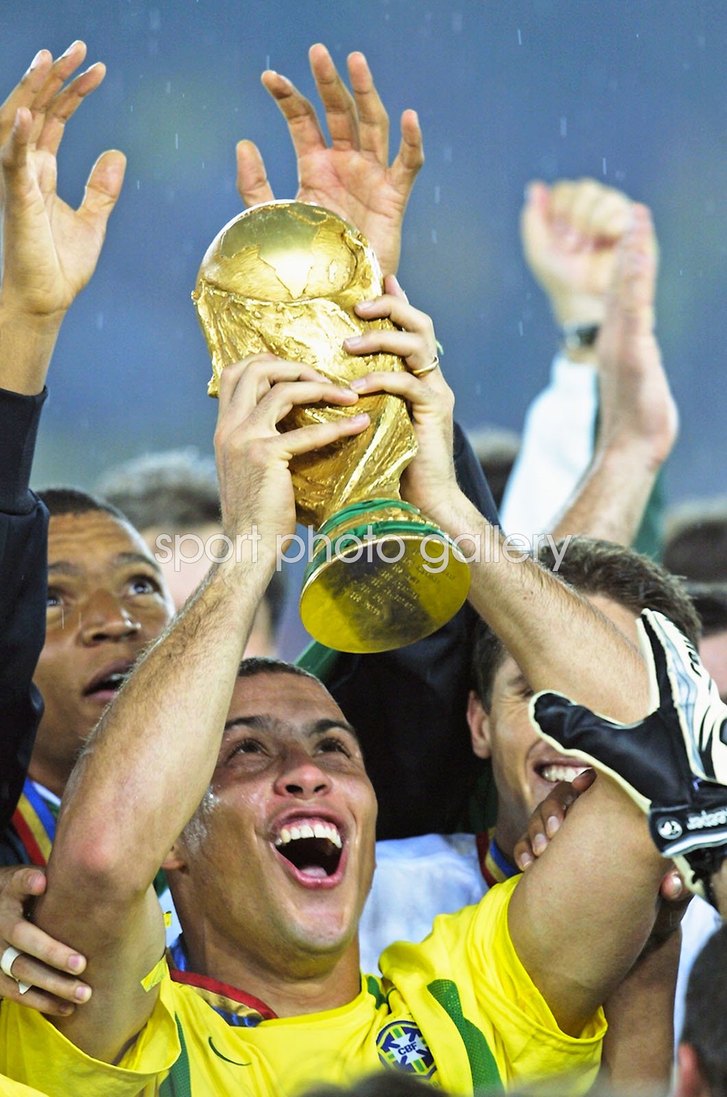 ronaldo world cup trophy 0013