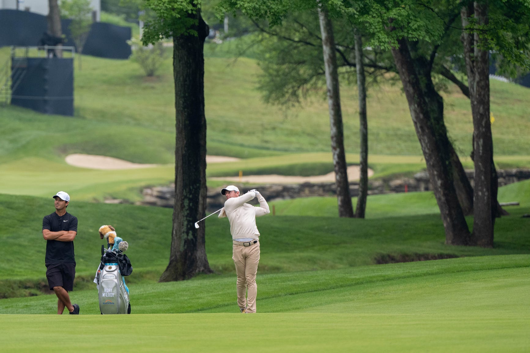 rory mcilroy iron address 0033