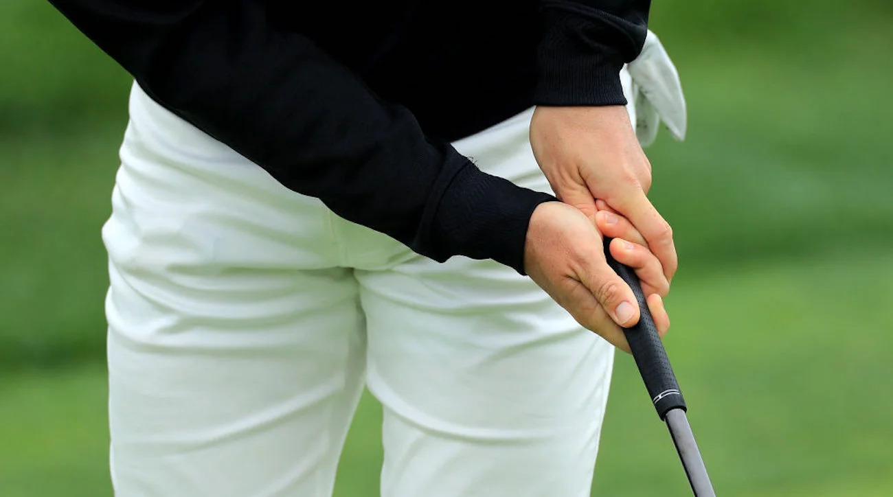 Rory McIlroy putting grip 0011