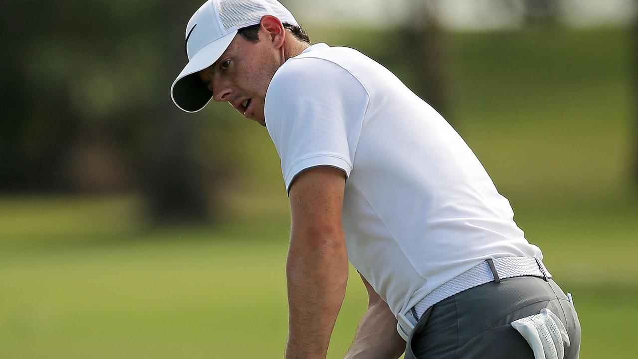 Rory McIlroy putting grip 0016