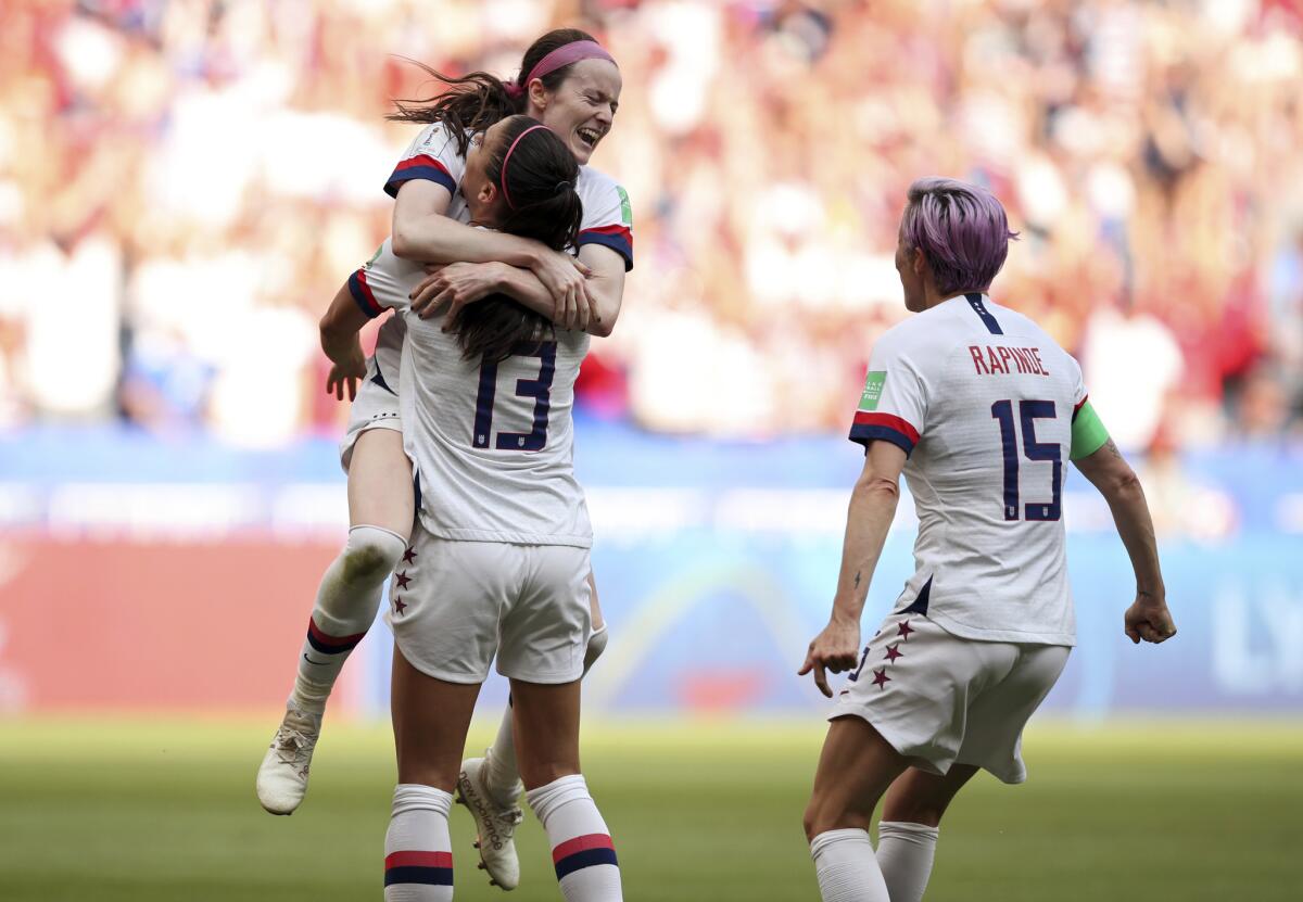 rose lavelle world cup goal 0013