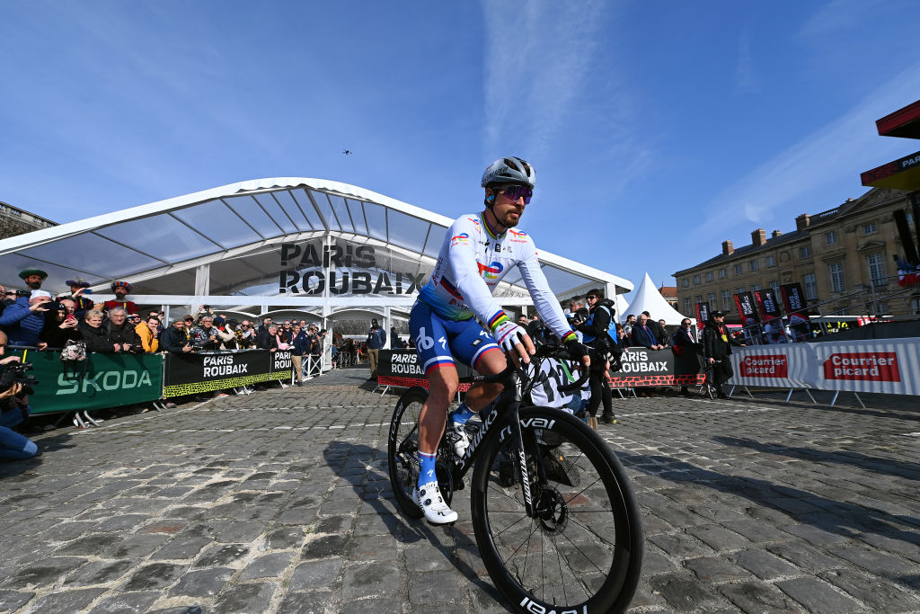 Roubaix cobblestones challenges
