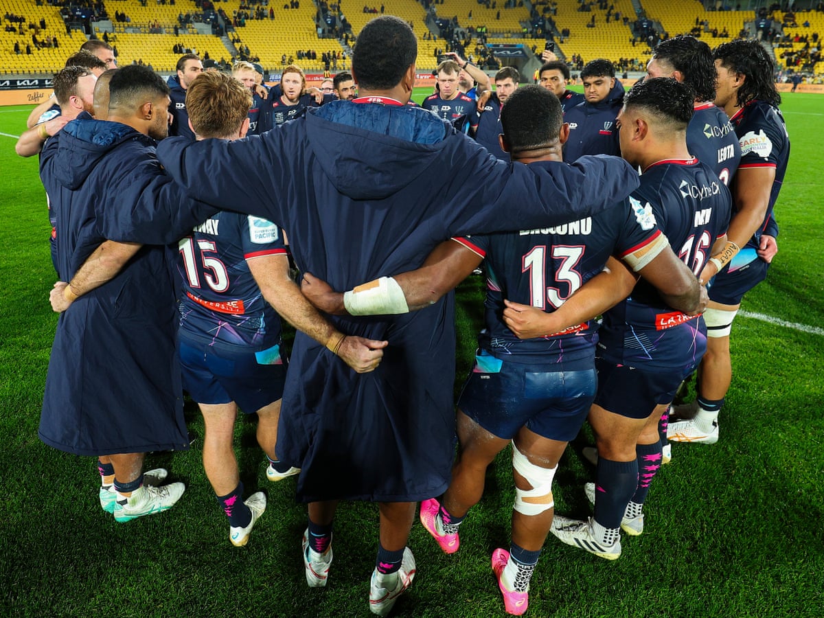 rugby huddle 0033