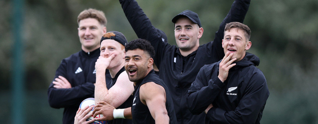 rugby huddle 0040