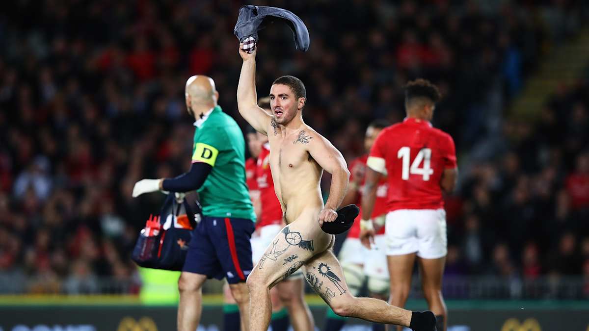 rugby streaker 0029